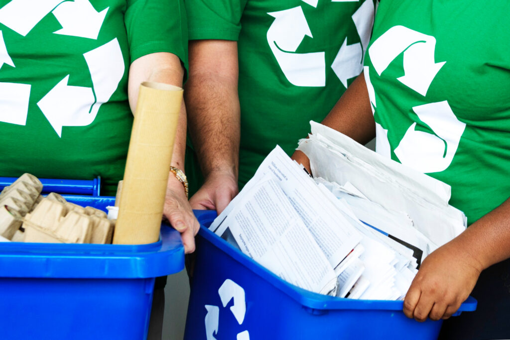 ¿Cómo usar las estaciones de reciclaje?